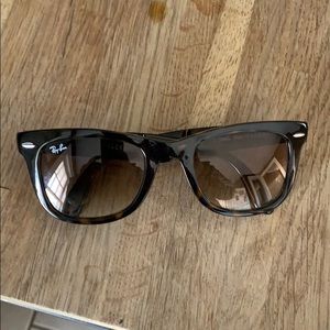 Ray-ban folding tortoise wayfarer! Barely used!